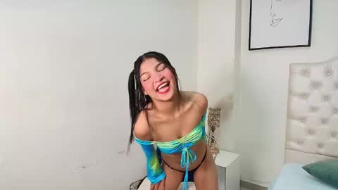 Snapshot of charlotte_capell chatting on January 4, 3:07 am Charly online show from January 4, 3:07 am