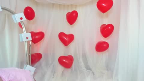 Snapshot of charlotte_capell chatting on February 15, 3:52 am Charly online show from February 15, 3:52 am