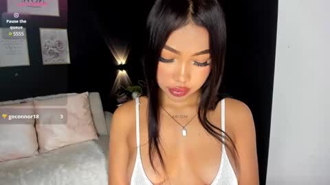 Snapshot of charlotte_es chatting on December 19, 8:44 pm Charlotte online show from December 19, 8:44 pm