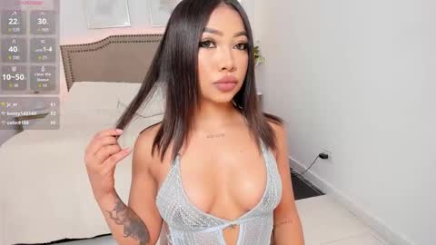 Snapshot of charlotte_es chatting on October 2, 7:43 pm Charlotte online show from October 2, 7:43 pm