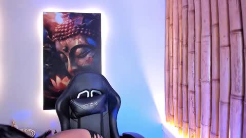 CHARLOTTE  online show from October 23, 7:45 pm