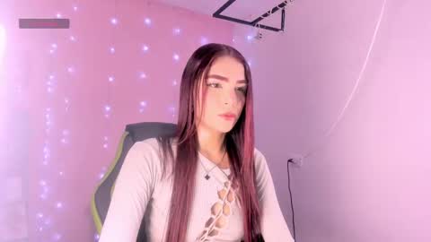 charlotteee online show from September 22, 4:25 am