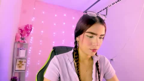 charlotteee online show from November 4, 1:48 am