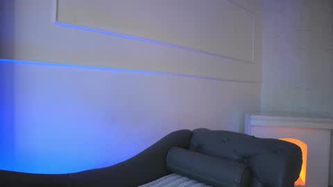 Lauren Rus online show from November 8, 1:11 pm