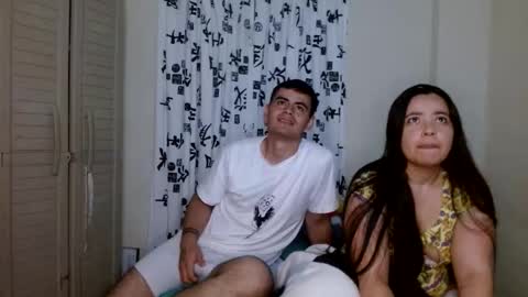 Snapshot of charlottetwins chatting on December 18, 4:18 am charlot online show from December 18, 4:18 am