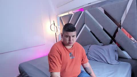 LauraCharly online show from December 3, 6:32 am