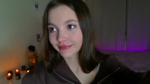 Snapshot of charming_bliss chatting on October 2, 4:47 pm Kaylee online show from October 2, 4:47 pm