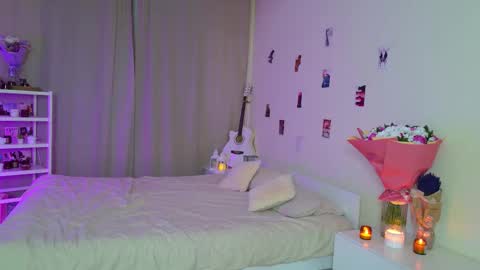 Snapshot of charming_bliss chatting on October 18, 3:57 pm Kaylee online show from October 18, 3:57 pm