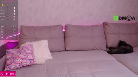 Snapshot of chatur_babes_ chatting on February 20, 4:28 am Im Elya inst Elya Elfie online show from February 20, 4:28 am