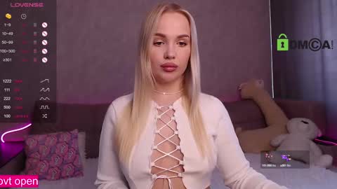 Snapshot of chatur_babes_ chatting on February 27, 6:40 am Im Elya inst Elya Elfie online show from February 27, 6:40 am