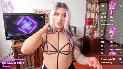 Sophie  online show from February 6, 7:40 pm