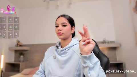 Snapshot of chelsey_hudson chatting on November 20, 11:43 am chelsey_hudson online show from November 20, 11:43 am