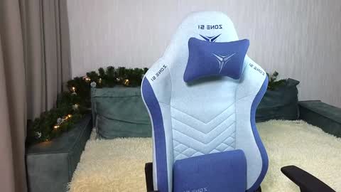 LUCASRYANPVT IS OPEN online show from December 6, 9:21 am