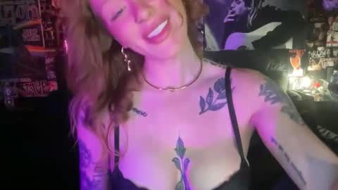 Snapshot of cherriesinchains chatting on November 27, 4:58 am Cherry online show from November 27, 4:58 am