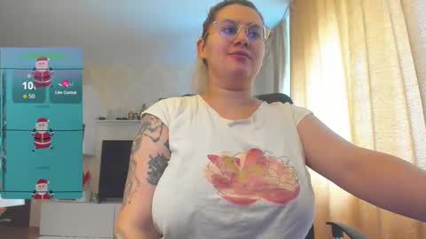 Snapshot of cherry_pie_69 chatting on December 29, 8:44 am mayra online show from December 29, 8:44 am