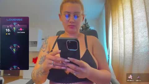 Snapshot of cherry_pie_69 chatting on February 9, 9:26 am mayra online show from February 9, 9:26 am