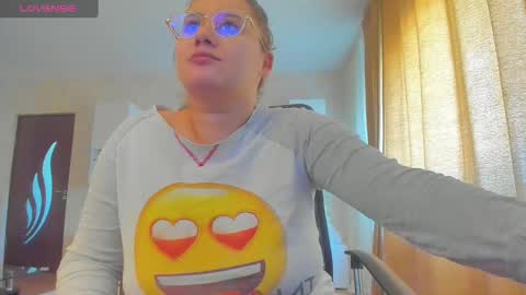 Snapshot of cherry_pie_69 chatting on March 4, 7:30 am mayra online show from March 4, 7:30 am