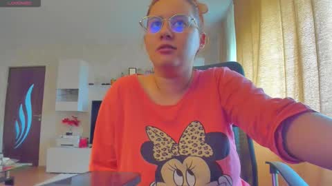 Snapshot of cherry_pie_69 chatting on October 13, 7:19 am mayra online show from October 13, 7:19 am