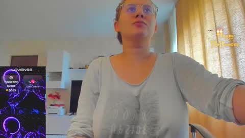 Snapshot of cherry_pie_69 chatting on October 23, 8:02 am mayra online show from October 23, 8:02 am