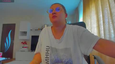 Snapshot of cherry_pie_69 chatting on December 1, 10:20 am mayra online show from December 1, 10:20 am