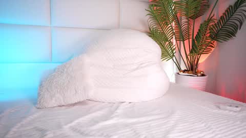 Julia online show from January 13, 1:56 am