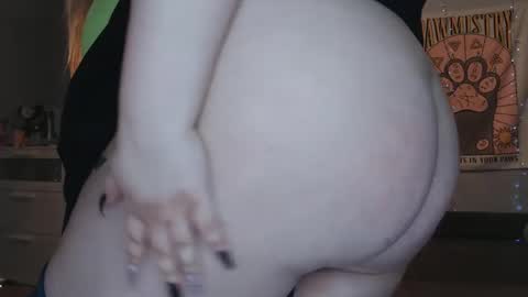 Snapshot of cherryxgirlll chatting on December 12, 6:36 am CherryXGirlll online show from December 12, 6:36 am