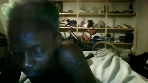 Snapshot of chibadadon chatting on December 14, 10:58 pm chibadadon online show from December 14, 10:58 pm