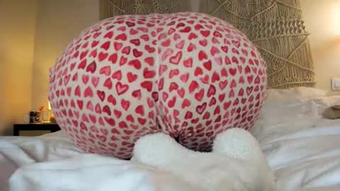 yoursensualparadise online show from October 22, 1:17 am