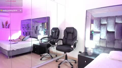 Chloe online show from February 5, 8:04 pm