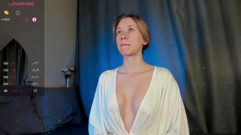 Snapshot of chloe__kiss chatting on January 7, 1:17 am Chloe online show from January 7, 1:17 am