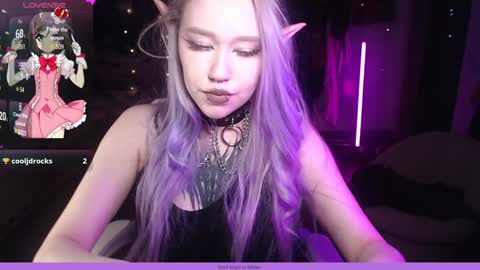 Snapshot of chloe_crystall_killer chatting on December 5, 8:44 pm chloe_crystall_killer online show from December 5, 8:44 pm