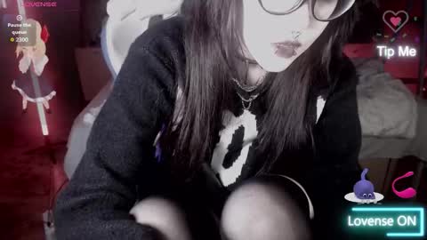 Snapshot of chloe_crystall_killer chatting on September 19, 1:40 am chloe_crystall_killer online show from September 19, 1:40 am