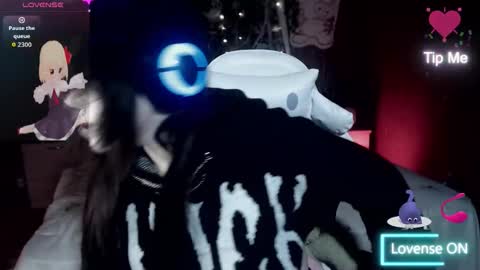 Snapshot of chloe_crystall_killer chatting on October 27, 12:26 am chloe_crystall_killer online show from October 27, 12:26 am