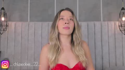 Snapshot of chloe_dee_ chatting on January 22, 11:01 am Chloe online show from January 22, 11:01 am