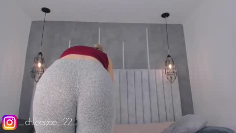 Snapshot of chloe_dee_ chatting on February 2, 11:19 am Chloe online show from February 2, 11:19 am