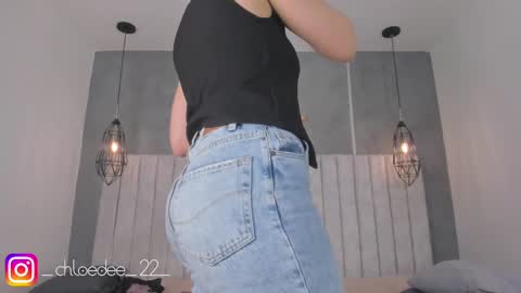 Snapshot of chloe_dee_ chatting on February 11, 11:32 am Chloe online show from February 11, 11:32 am