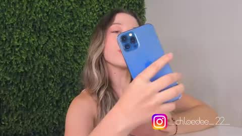 Snapshot of chloe_dee_ chatting on September 11, 10:04 am Chloe online show from September 11, 10:04 am