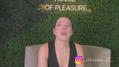 Snapshot of chloe_dee_ chatting on September 15, 11:54 am Chloe online show from September 15, 11:54 am