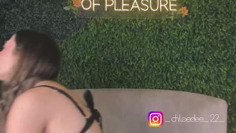 Snapshot of chloe_dee_ chatting on September 18, 11:56 am Chloe online show from September 18, 11:56 am