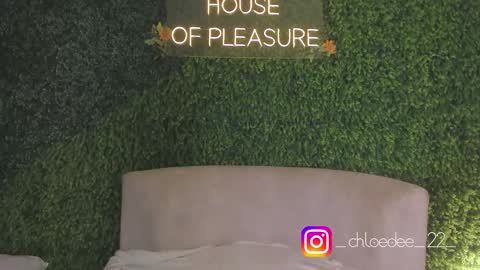 Snapshot of chloe_dee_ chatting on October 3, 12:57 pm Chloe online show from October 3, 12:57 pm