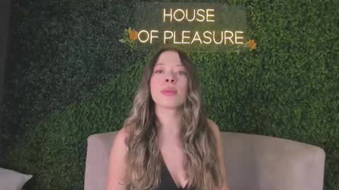 Snapshot of chloe_dee_ chatting on October 14, 12:06 pm Chloe online show from October 14, 12:06 pm