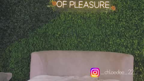 Snapshot of chloe_dee_ chatting on October 19, 2:07 pm Chloe online show from October 19, 2:07 pm