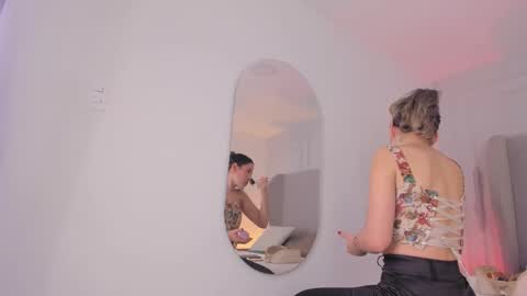 Snapshot of chloe_dee_ chatting on November 27, 12:18 pm Chloe online show from November 27, 12:18 pm