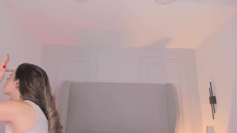 Snapshot of chloe_dee_ chatting on December 15, 12:09 pm Chloe online show from December 15, 12:09 pm