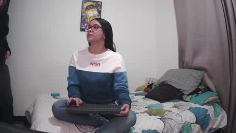 Chloe and Danna online show from February 10, 1:35 am