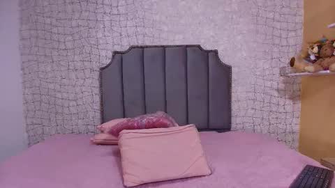 chloe_leroy online show from September 30, 11:59 am