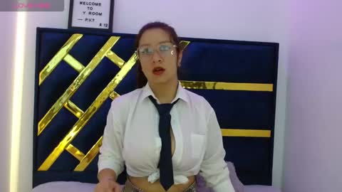 Chloe online show from November 12, 1:00 pm