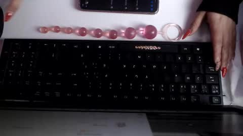 Snapshot of chloe_smith5 chatting on September 19, 2:29 pm chloe_smith5 online show from September 19, 2:29 pm