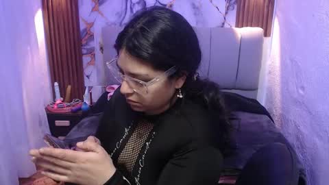 Snapshot of chloe_smith5 chatting on November 18, 1:15 pm chloe_smith5 online show from November 18, 1:15 pm