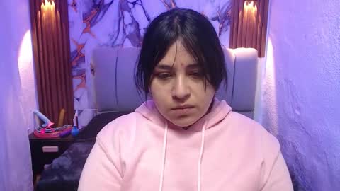 Snapshot of chloe_smith5 chatting on November 19, 1:11 pm chloe_smith5 online show from November 19, 1:11 pm